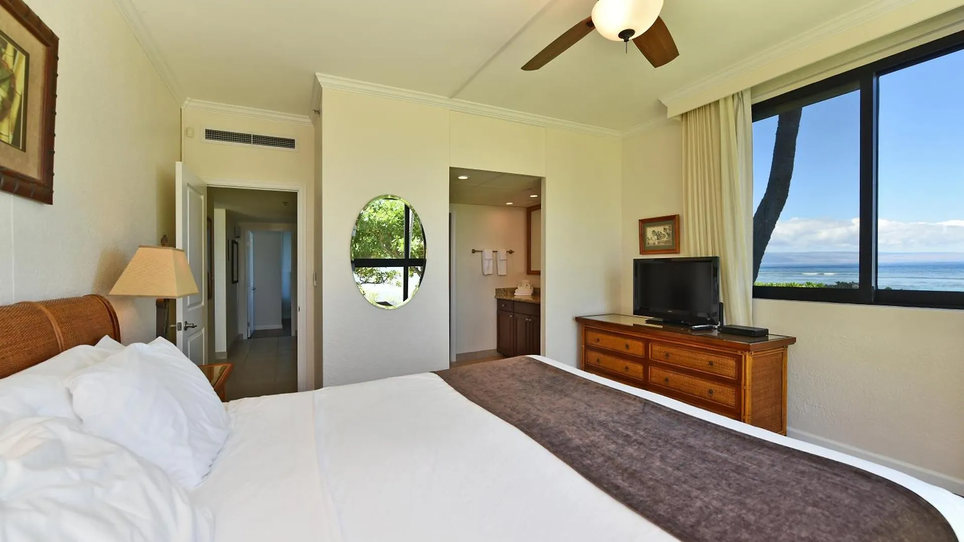 Resort Kaanapali Shores 160 - Sleep Steps Away From The Ocean Kahana