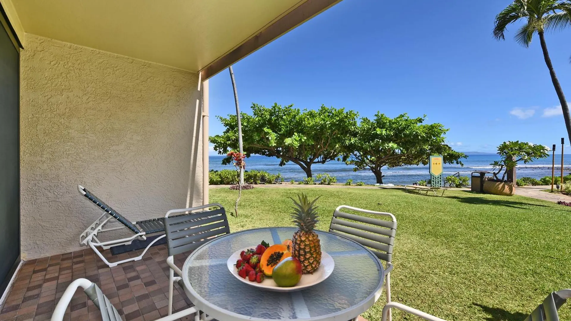 Kaanapali Shores 160 - Sleep Steps Away From The Ocean Kahana Resort