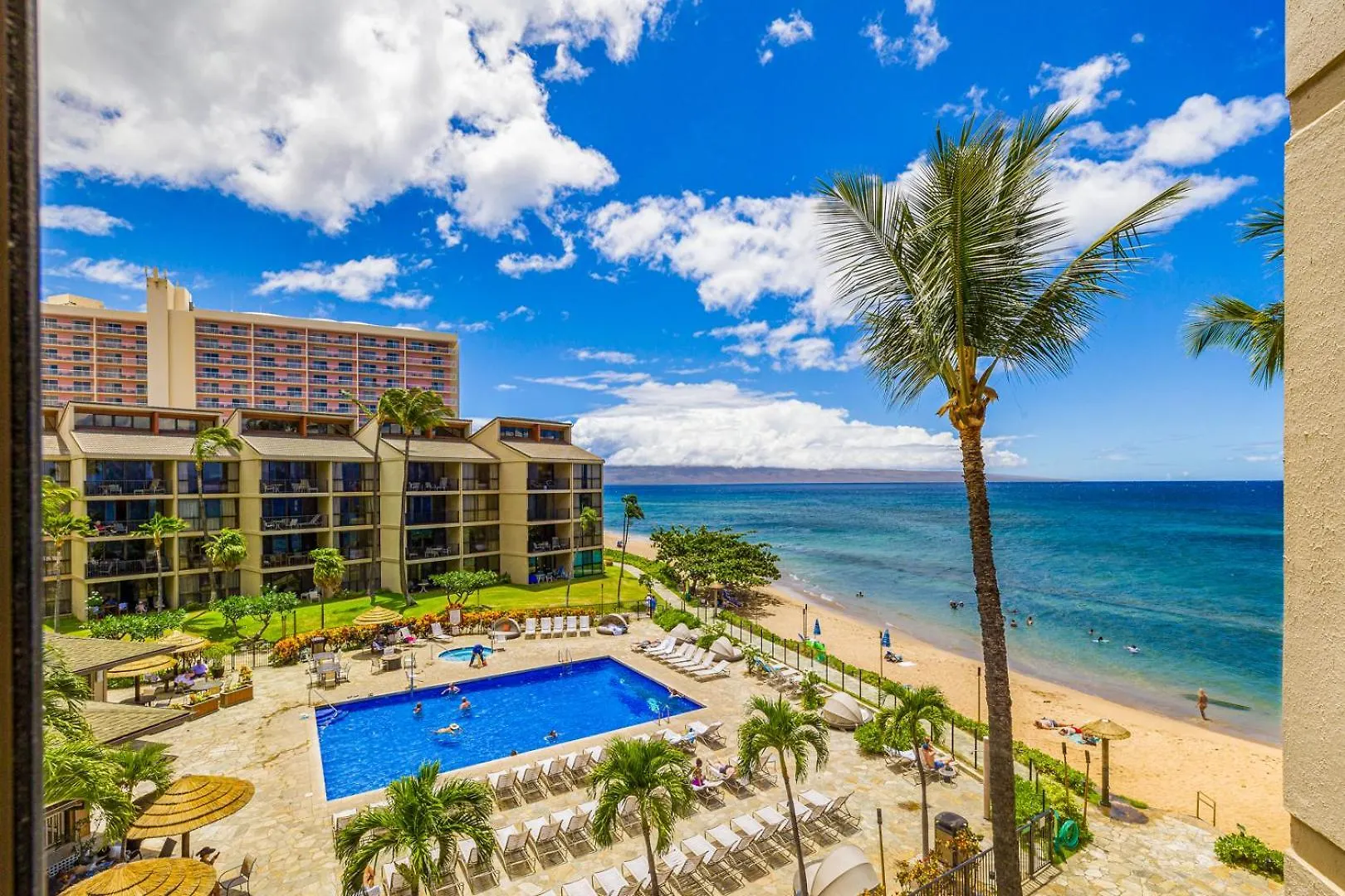 Resort Kaanapali Shores 160 - Sleep Steps Away From The Ocean Kahana