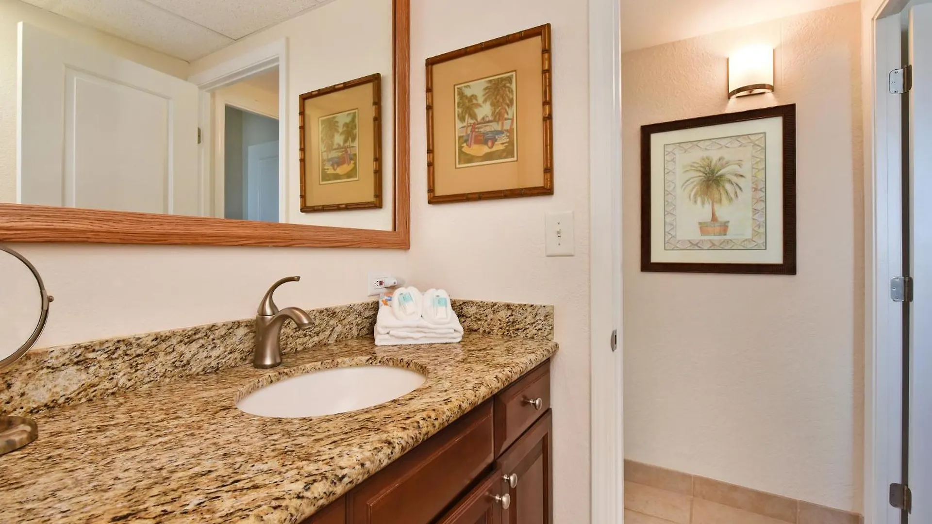 Resort Kaanapali Shores 160 - Sleep Steps Away From The Ocean Kahana