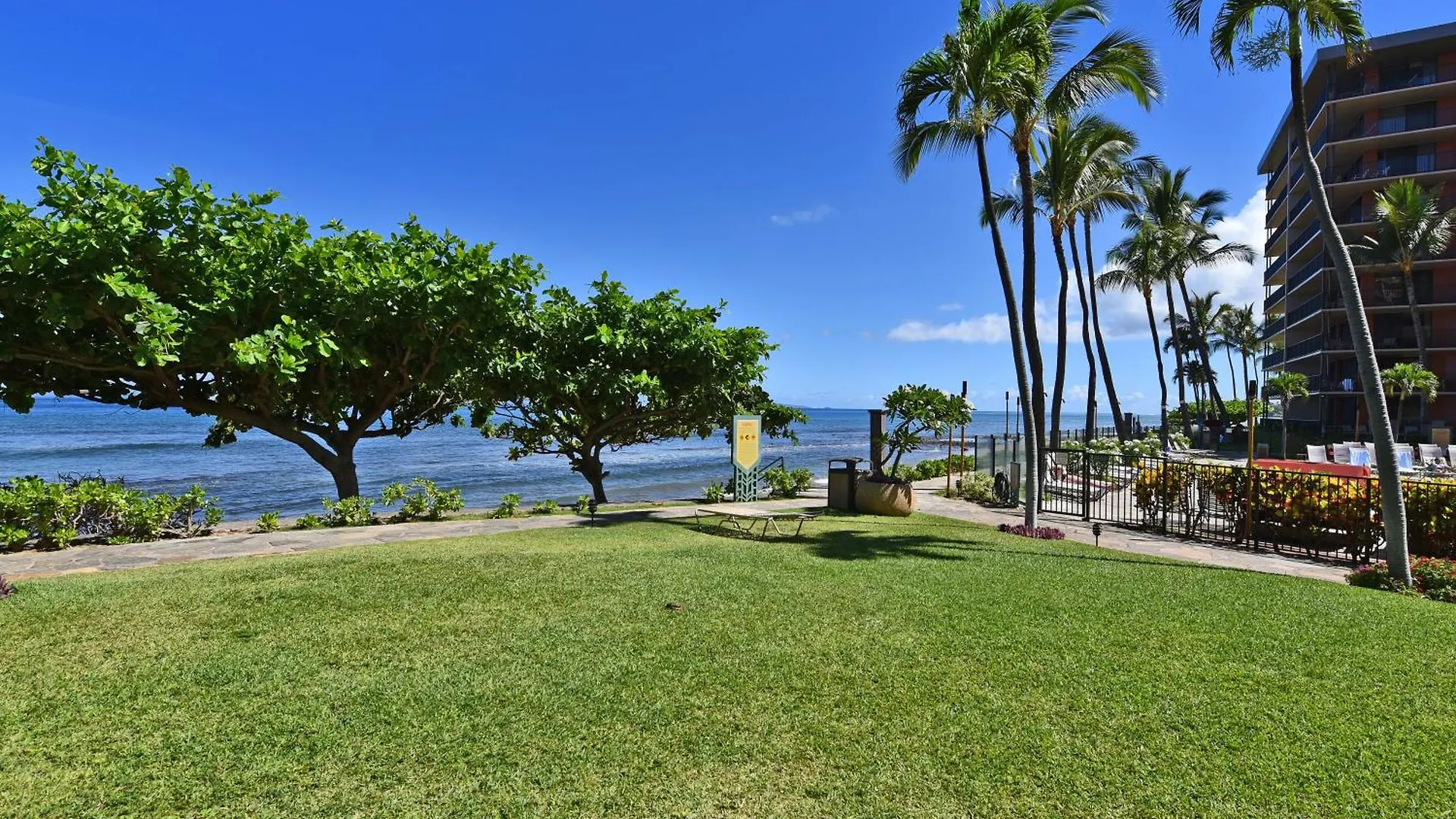 Kaanapali Shores 160 - Sleep Steps Away From The Ocean Kahana 0*,