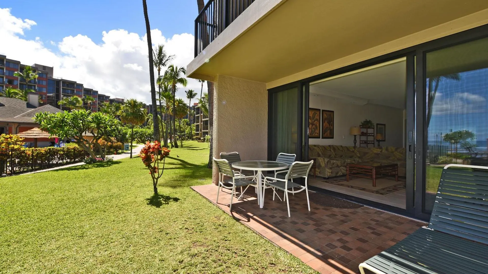 Resort Kaanapali Shores 160 - Sleep Steps Away From The Ocean Kahana United States