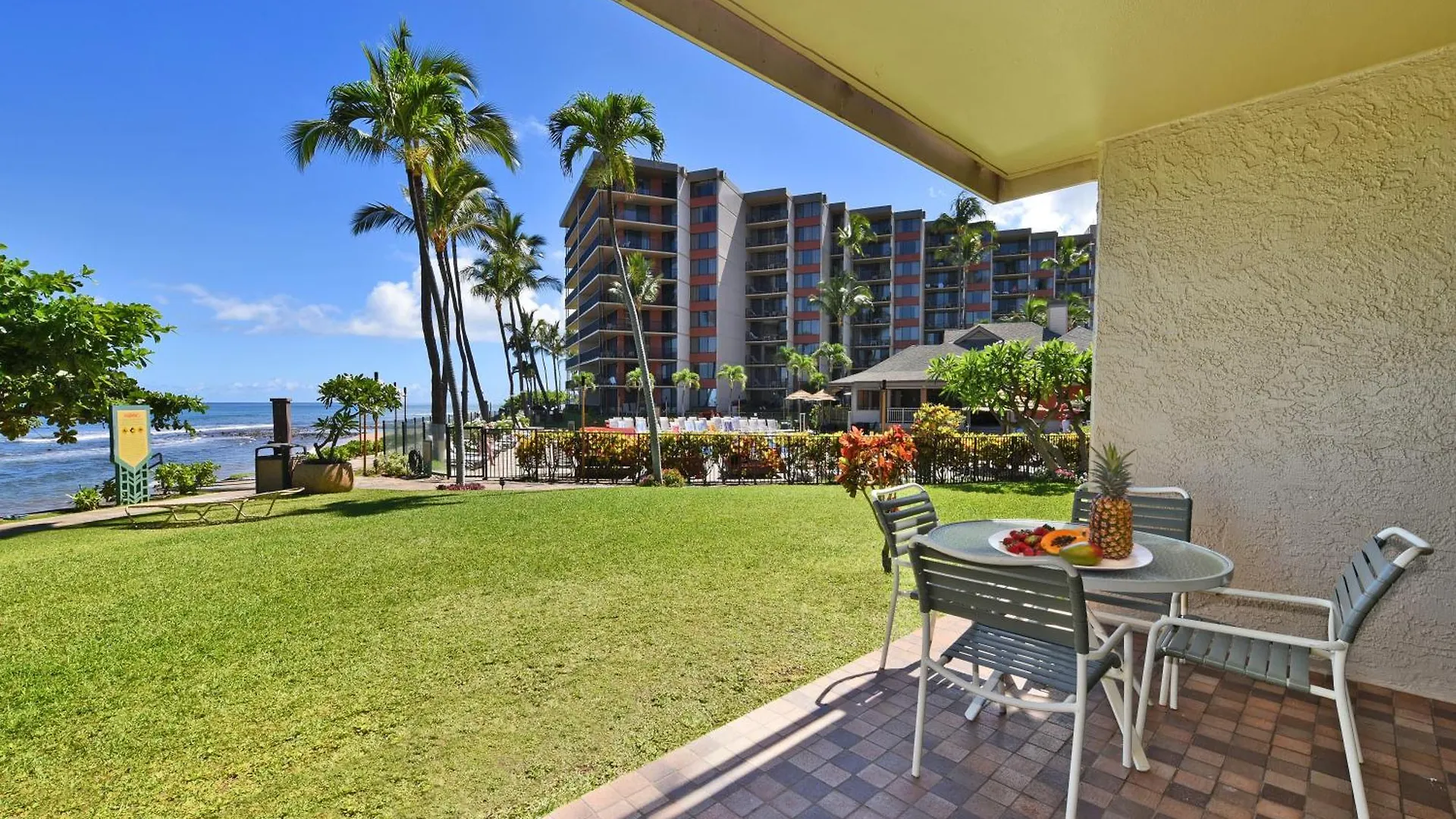 Resort Kaanapali Shores 160 - Sleep Steps Away From The Ocean Kahana