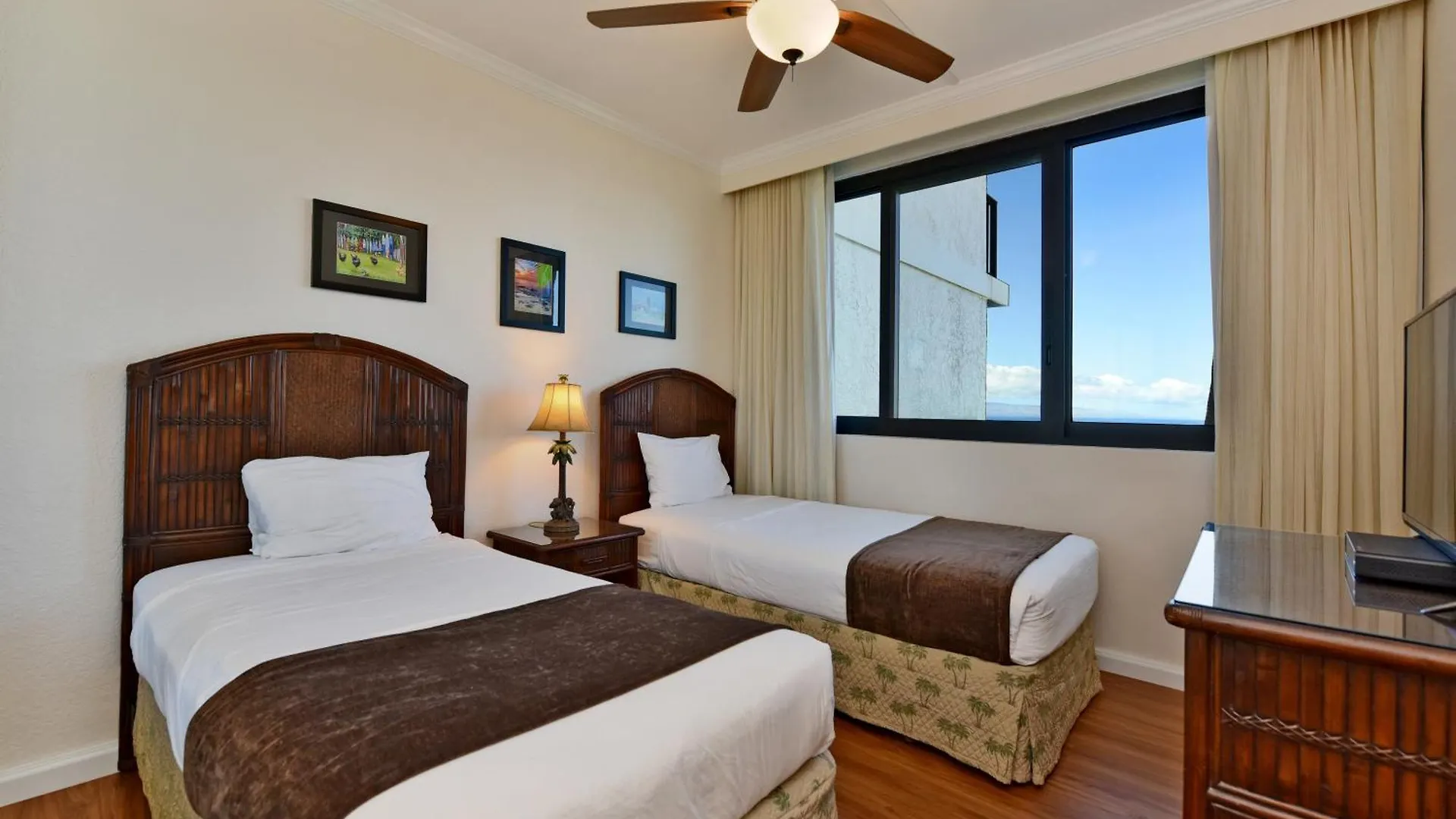 Kaanapali Shores 160 - Sleep Steps Away From The Ocean Kahana 0*,